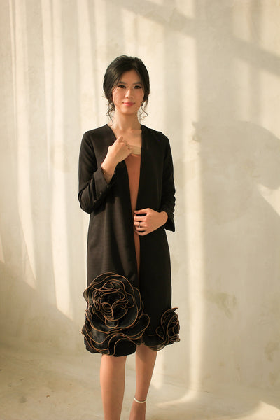 MAJESTA Outer (black)